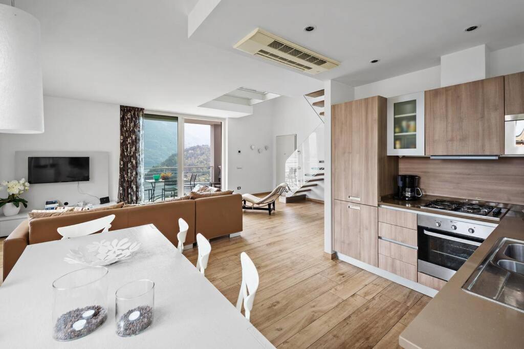 Residenza Simona Apartamento Mezzegra Exterior foto